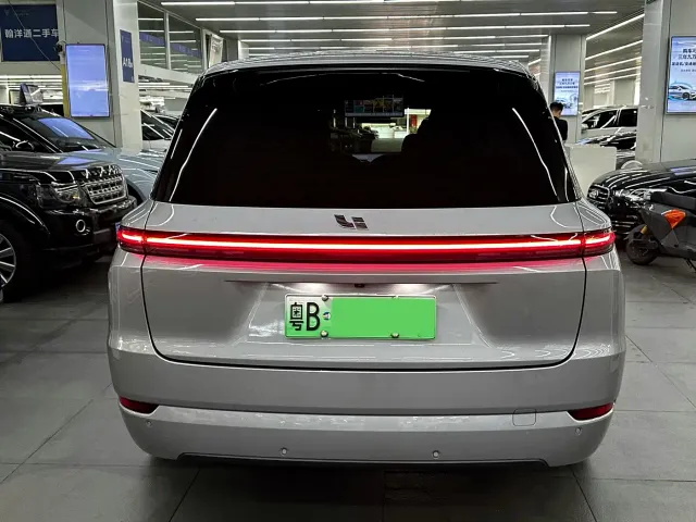 Li Auto L9 — Фото автомобиля 16