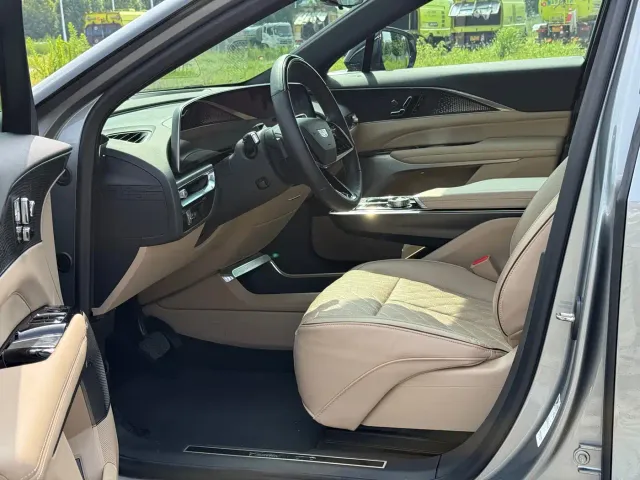 Cadillac Lyriq — Фото автомобиля 5