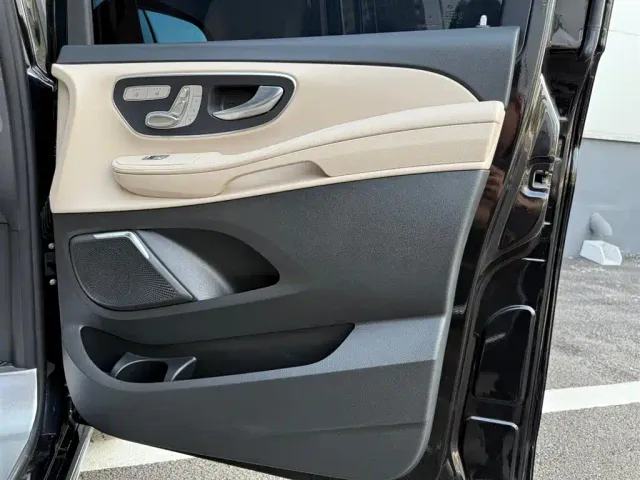 Mercedes-Benz V-Class — Фото автомобиля 27