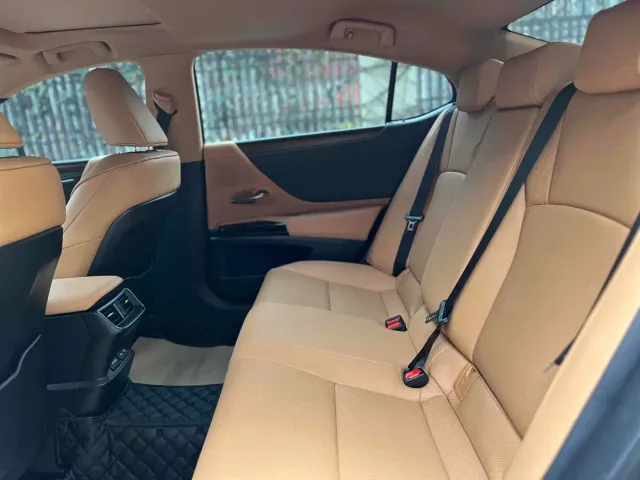 Lexus ES — Фото автомобиля 9