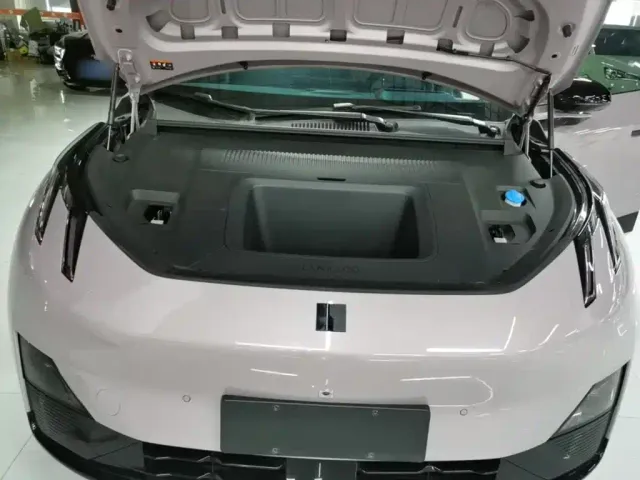 Lynk & Co Z20 — Фото автомобиля 19