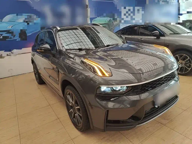 Lynk & Co 01 — Фото автомобиля 3