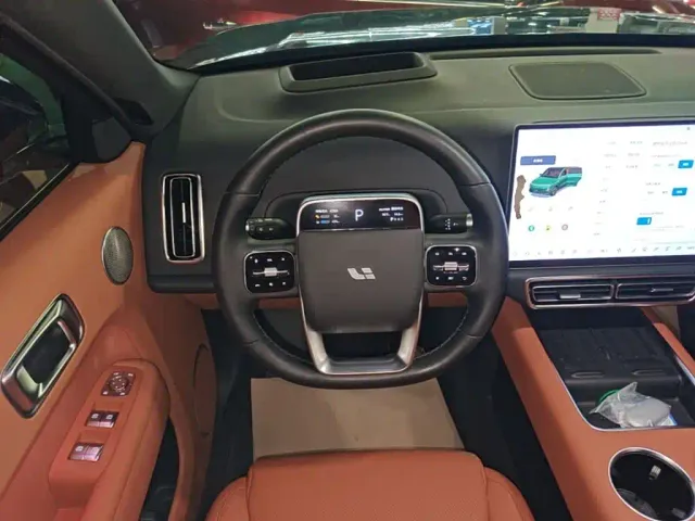 Li Auto L9 — Фото автомобиля 10