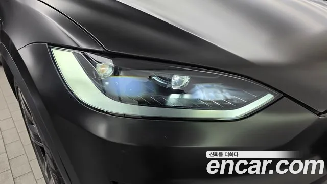 Tesla Model X — Фото автомобиля 7