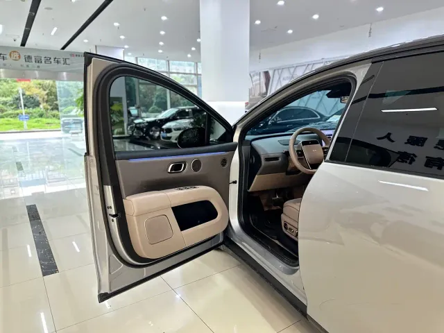 Li Auto i6 — Фото автомобиля 5