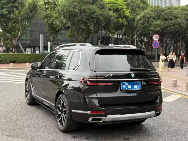 BMW X7 — Фото автомобиля 8