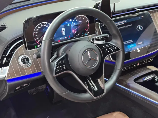 Mercedes-Benz E-Class — Фото автомобиля 13