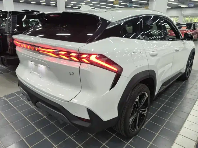 Geely Galaxy L7 — Фото автомобиля 3