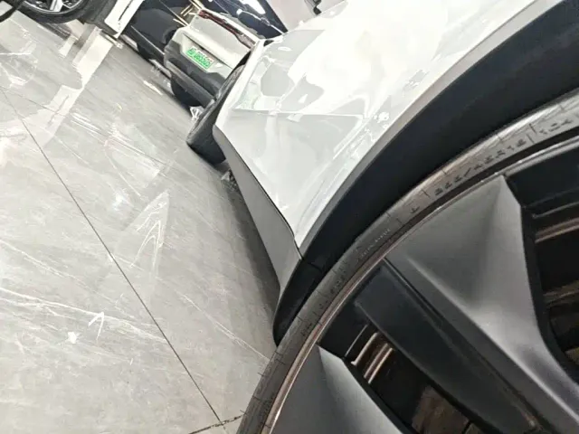 Tesla Model Y — Фото автомобиля 21