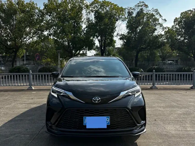 Фотография автомобиля — Toyota Granvia