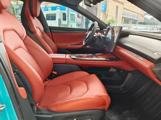 Xiaomi SU7 — Фото автомобиля 12