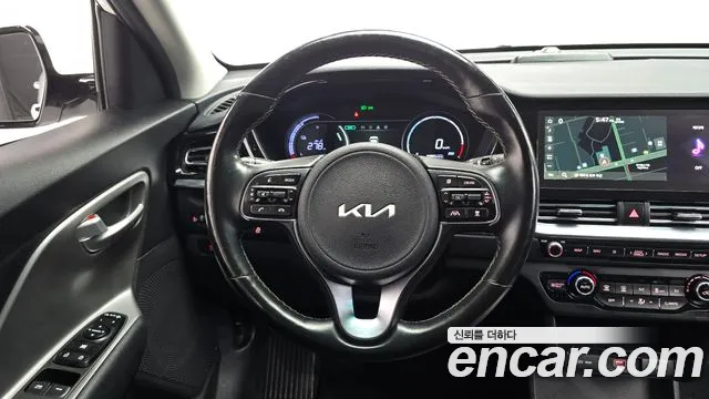 Kia Niro — Фото автомобиля 18
