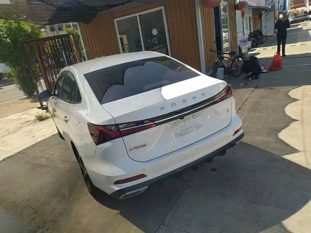 Roewe i5 — Фото автомобиля 4