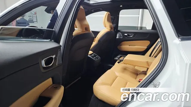 Вольво XC60 — Фото автомобиля 11