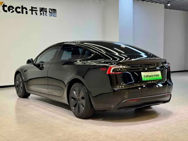 Tesla Model 3 — Фото автомобиля 6