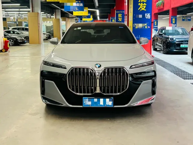 BMW 7 Series — Фото автомобиля 2