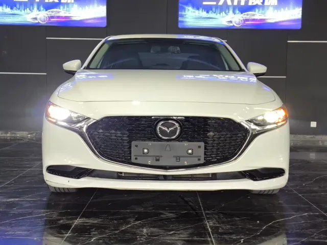 Mazda Axela — Фото автомобиля 2
