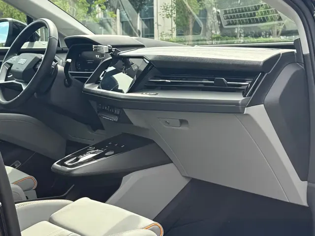 Audi Q5 e-tron — Фото автомобиля 13