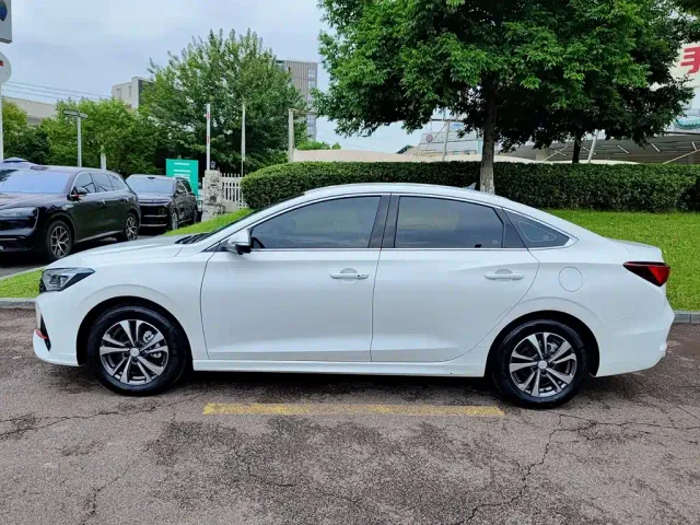 Changan Eado — Фото автомобиля 3