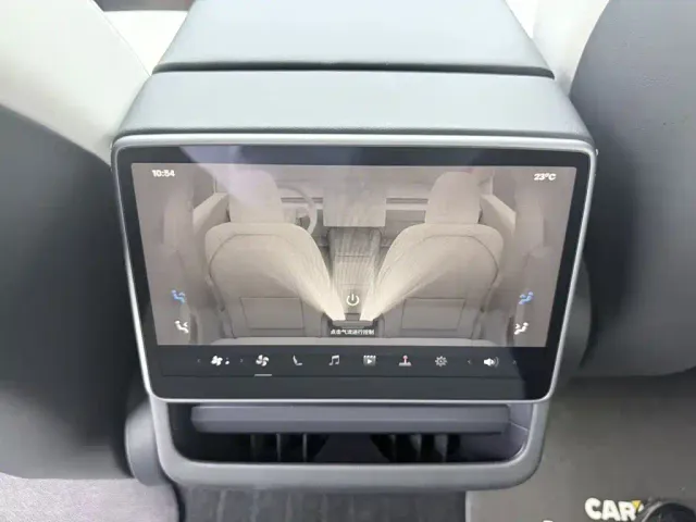 Tesla Model 3 — Фото автомобиля 23