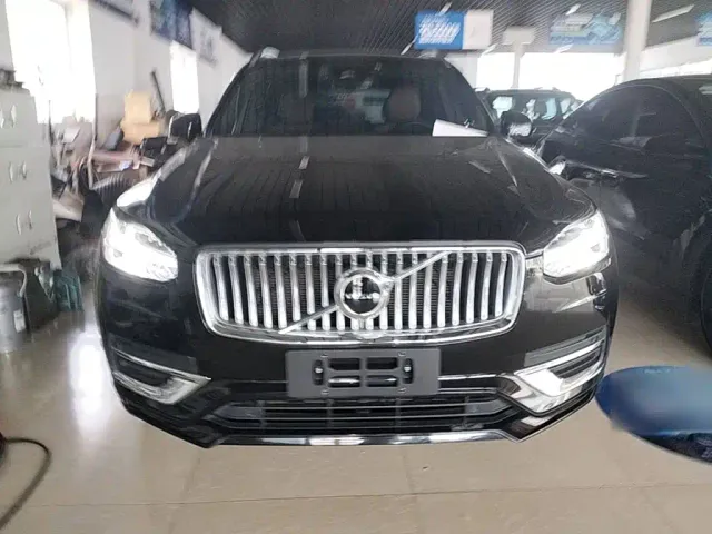 Volvo XC90 — Фото автомобиля 2