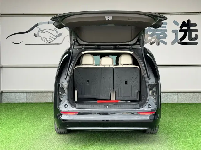 Li Auto MEGA — Фото автомобиля 12