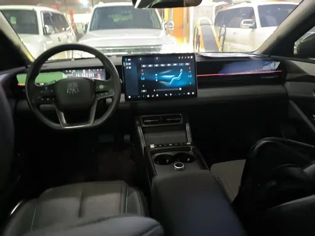 BYD Qin L — Фото автомобиля 9