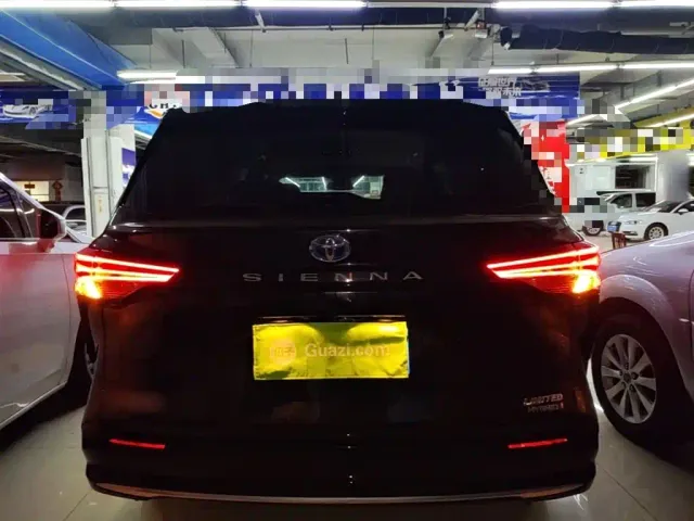 Toyota Sienna — Фото автомобиля 5