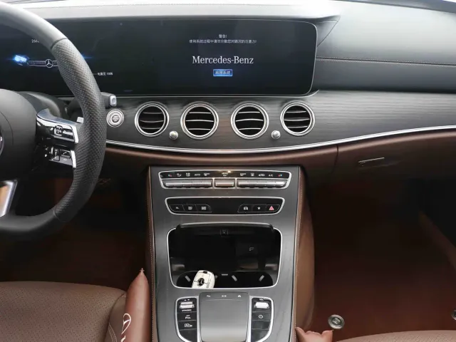 Mercedes-Benz E-Class — Фото автомобиля 7