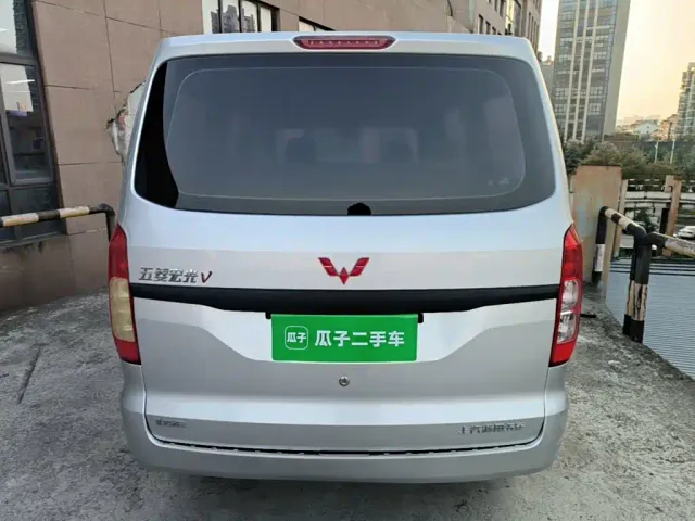 Wuling Hongguang V — Фото автомобиля 5