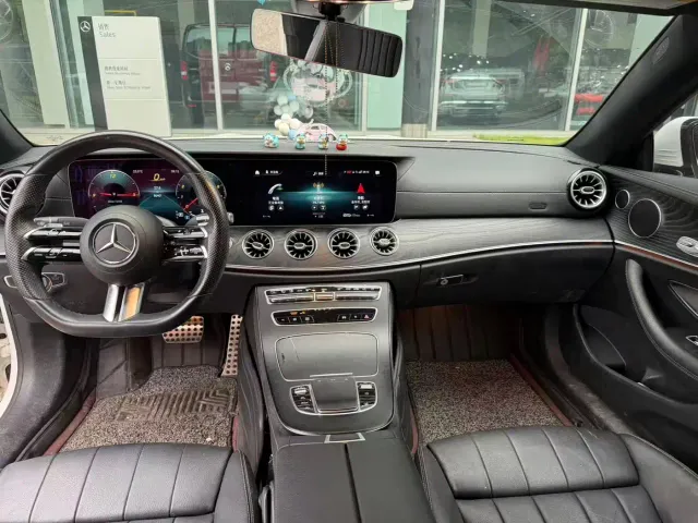 Mercedes-Benz E-Class — Фото автомобиля 4