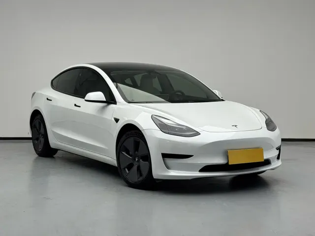 Tesla Model 3 — Фото автомобиля 14