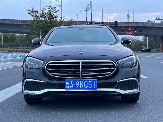 Mercedes-Benz E-Class — Фото автомобиля 2