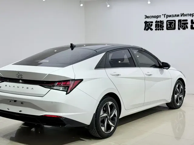 Hyundai Elantra — Фото автомобиля 4