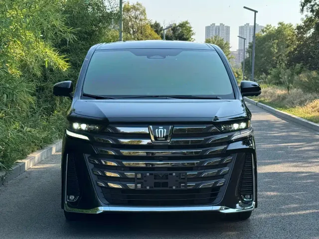 Toyota Vellfire — Фото автомобиля 2