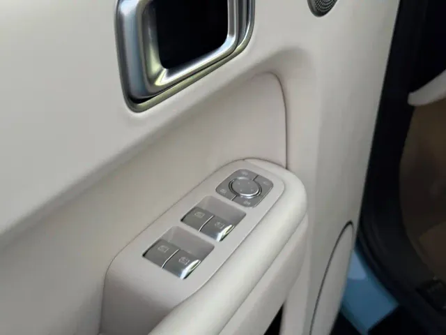 Li Auto L8 — Фото автомобиля 8