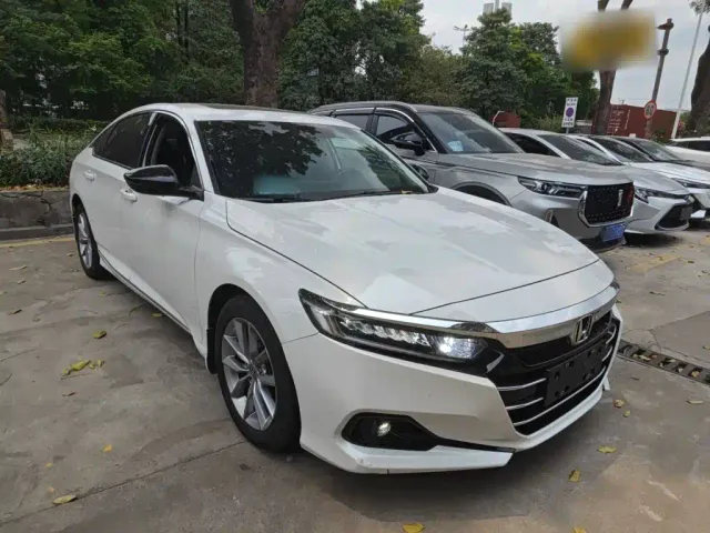 Honda Accord — Фото автомобиля 3