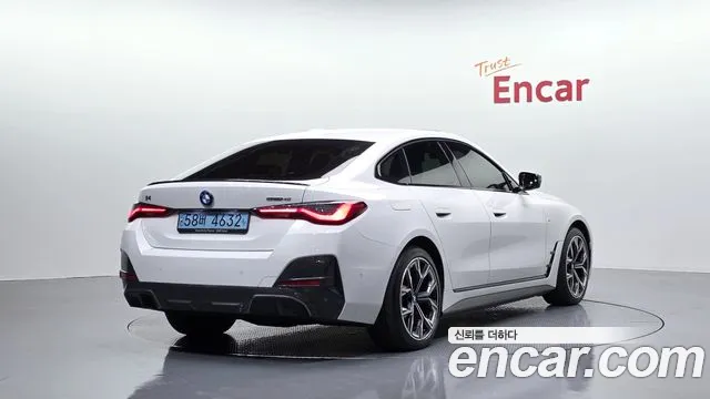 BMW i4 — Фото автомобиля 2