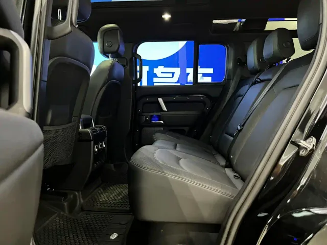 Land Rover Defender — Фото автомобиля 5
