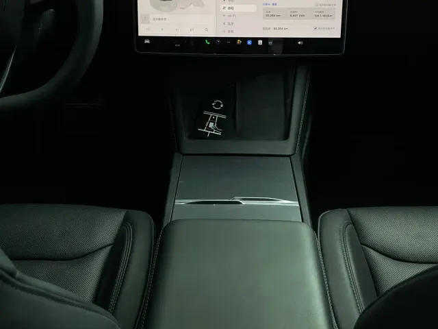 Tesla Model 3 — Фото автомобиля 7