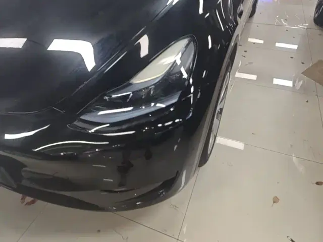 Tesla Model Y — Фото автомобиля 23