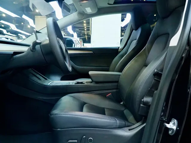 Tesla Model Y — Фото автомобиля 12