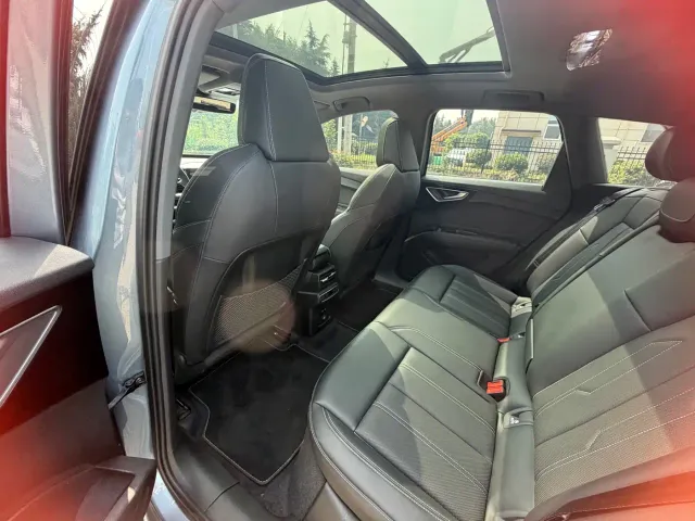 Audi Q4 e-tron — Фото автомобиля 8