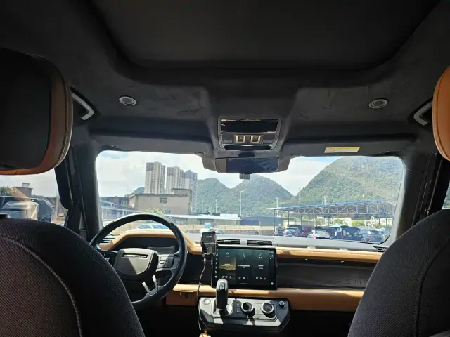 Land Rover Defender — Фото автомобиля 4