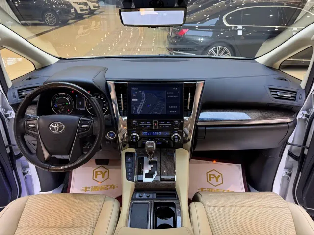 Toyota Vellfire — Фото автомобиля 13