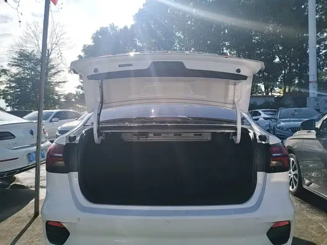 Roewe i5 — Фото автомобиля 18