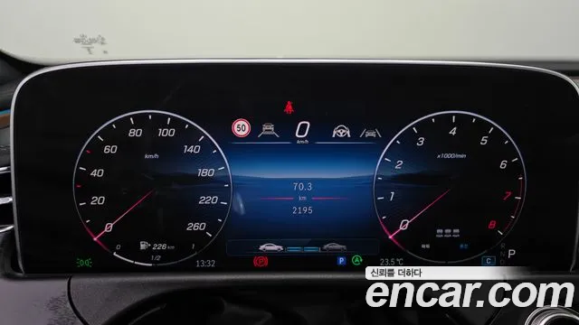 Mercedes-Benz E-Class — Фото автомобиля 8