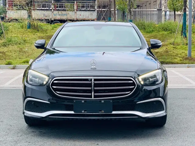 Mercedes-Benz E-Class — Фото автомобиля 2
