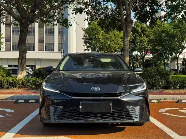 Toyota Camry — Фото автомобиля 2