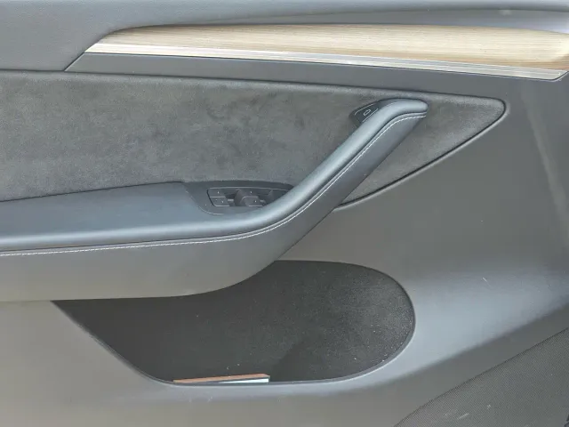 Tesla Model Y — Фото автомобиля 6